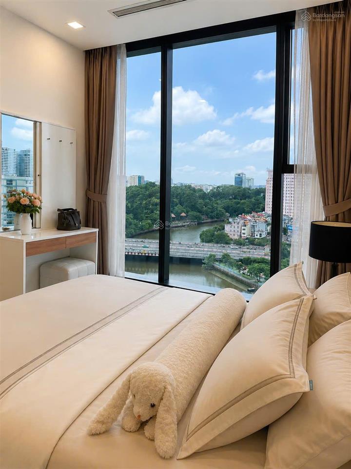 Giá tốt! vào ở ngay căn hộ 1pn 53m2 giá thuê 21 triệu/th vinhomes golden river 0979 934 ***