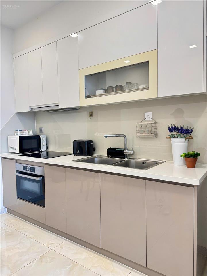 Giá tốt! vào ở ngay căn hộ 1pn 53m2 giá thuê 21 triệu/th vinhomes golden river 0979 934 ***
