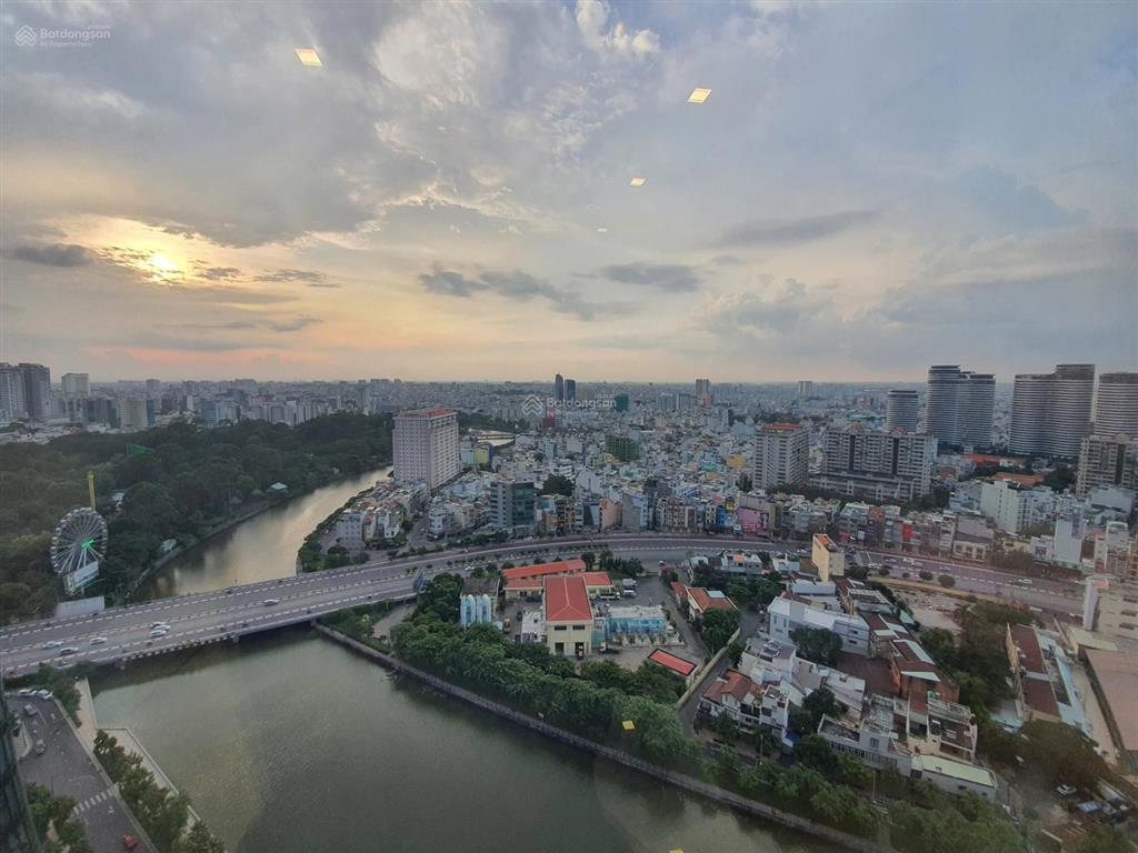 Vào ở ngay căn hộ vinhomes golden river 53m2 1pn 24tr/tháng full nội thất đẹp.  nguyên 0979 934 ***