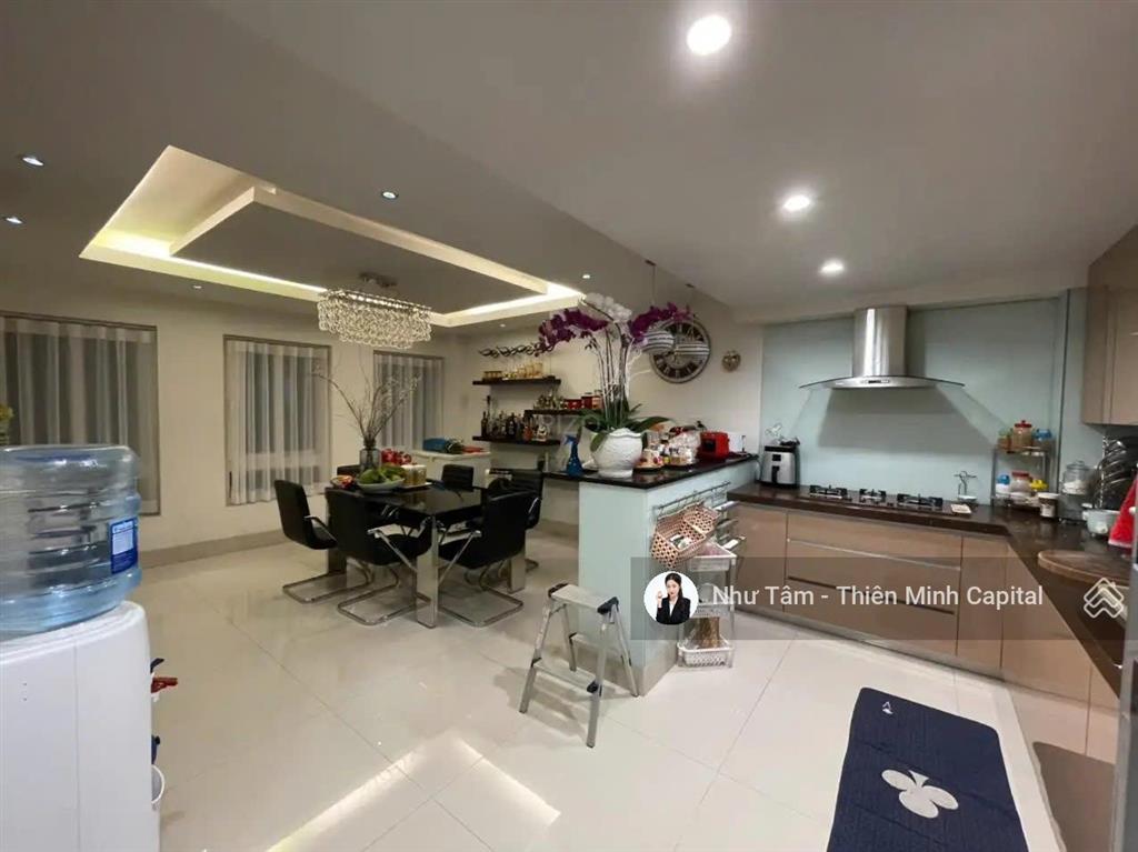 Vip! ngang 10m, nhà đẹp có thể vào ở ngay đường nam kỳ khởi nghĩa, quận 3, dt 10m x 10m. chỉ 19 tỷ