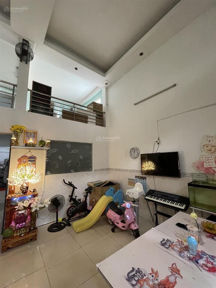 Bán nhà mặt tiền lý thường kiệt, hóc môn. 6x20. 3 tầng. 11.5 tỷ.