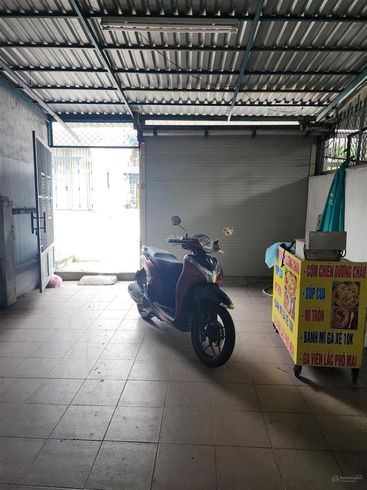 Hóc môn  mặt tiền lê thị ri  đường xe tải thông tứ phía  118m2. giá 6,3 tỷ.