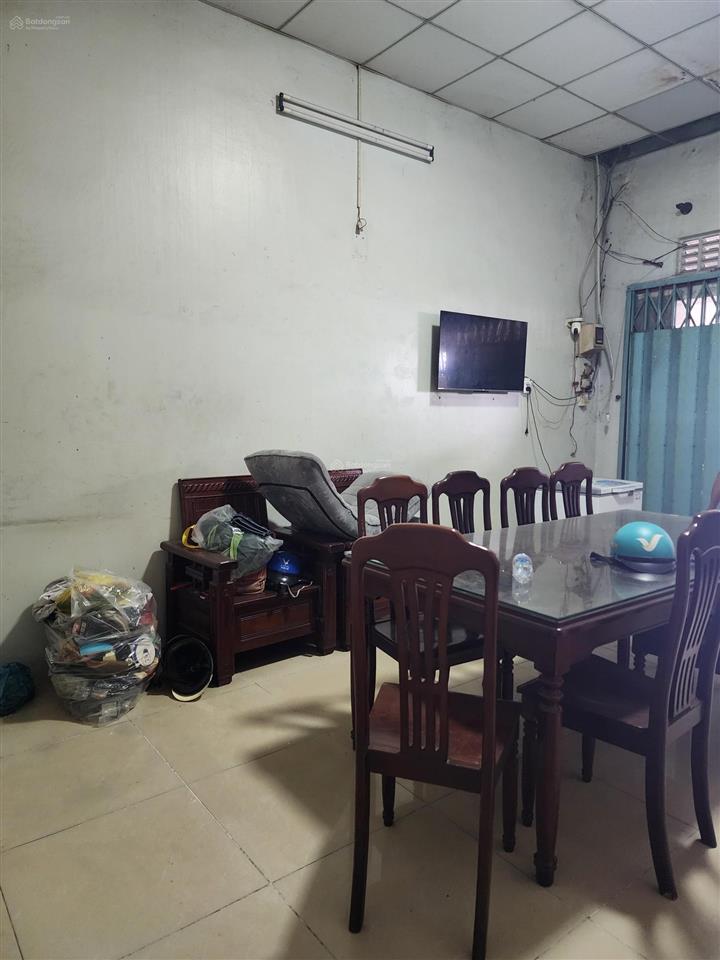 Hóc môn  mặt tiền lê thị ri  đường xe tải thông tứ phía  118m2. giá 6,3 tỷ.