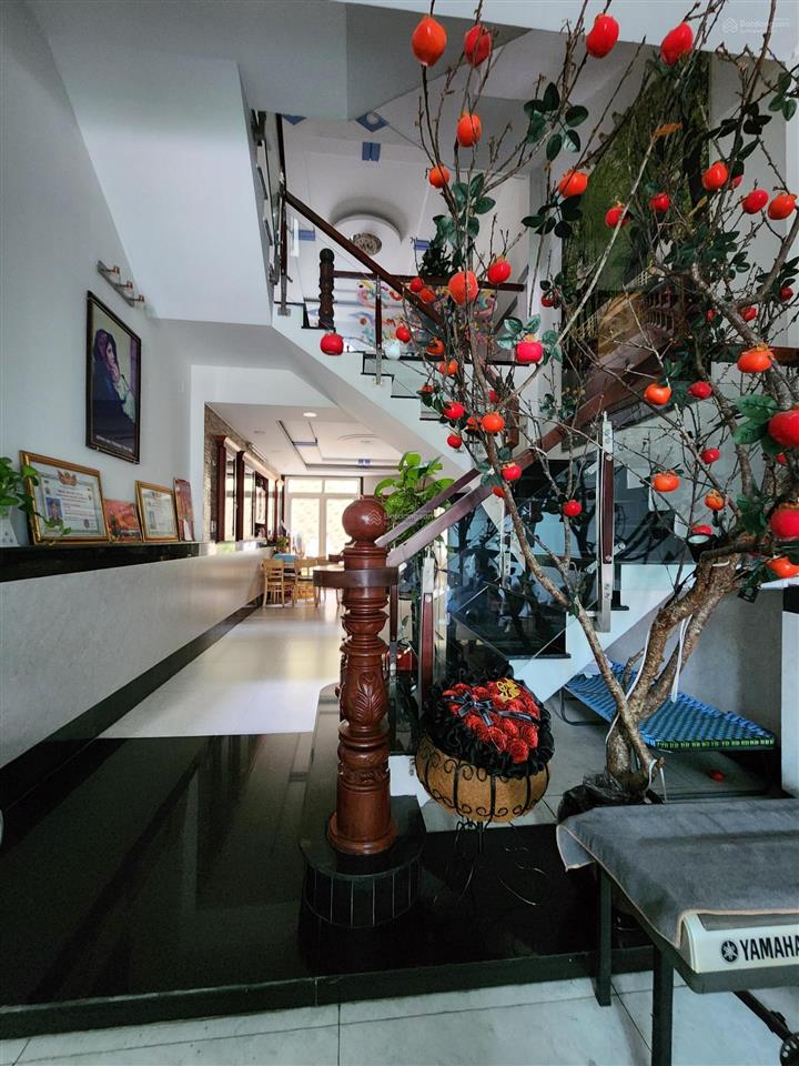 Bán nhà mt huỳnh thị hai. 88m2. 4 tầng. giá 11,5 tỷ.
