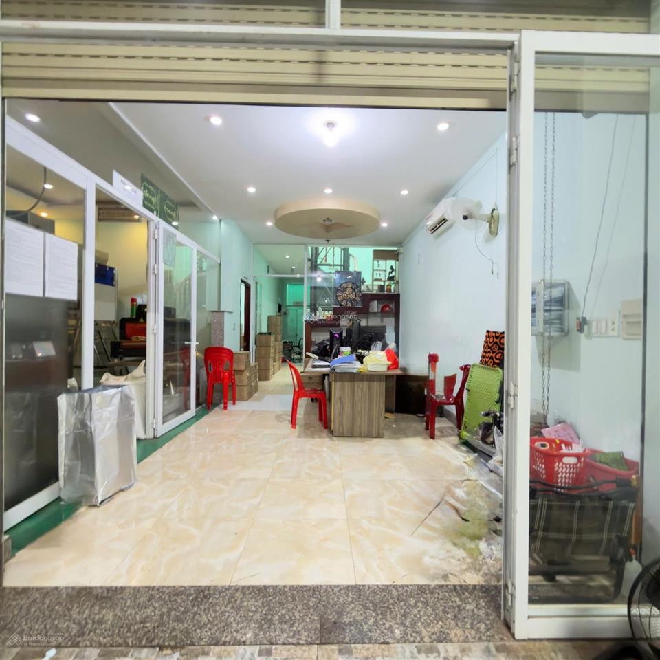 Bán nhà đường xe tải tiền lân, bà điểm. 205m2. ngang 9. 2 tầng. 9,9 tỷ.