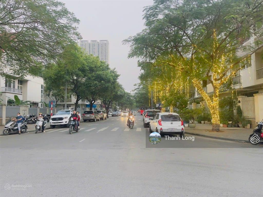 Cần bán gấp căn góc 141m2x5t, hai mặt tiền khu đtm an hưng  hà đông, trục chính 23m. giá tốt 