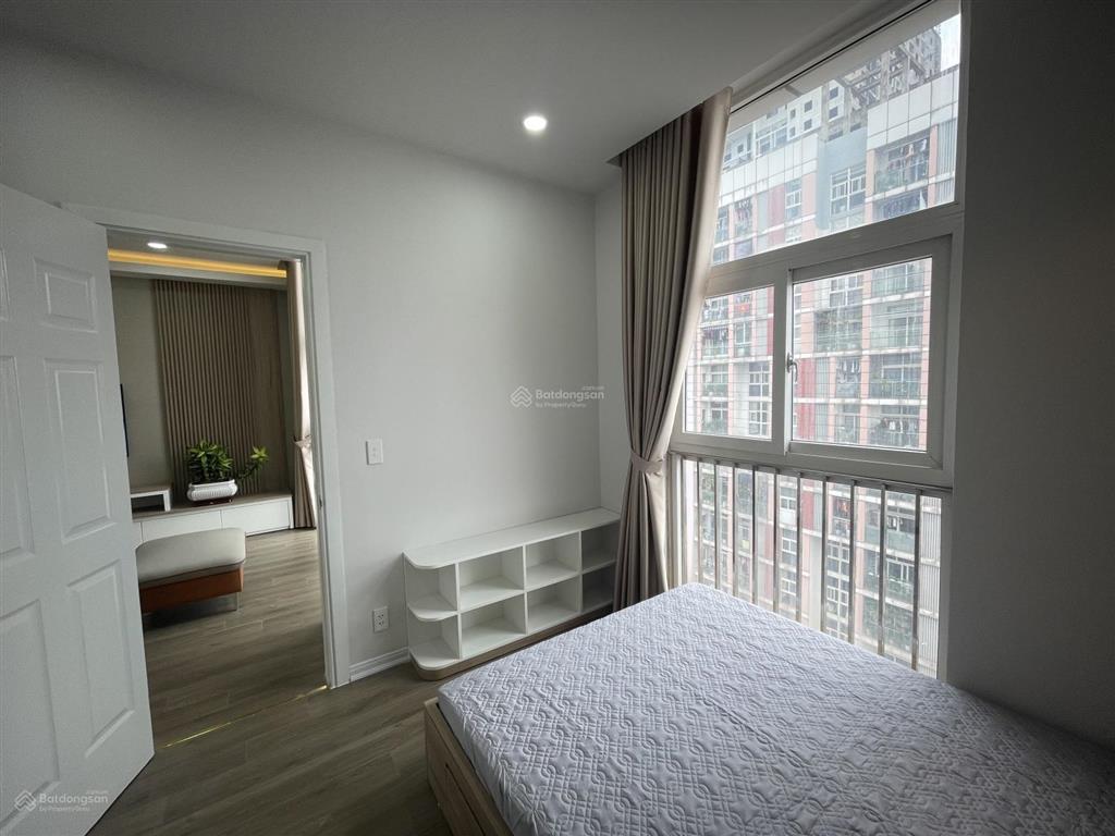 Cần bán nhanh căn hộ usilk city dt 100m2 gồm 3pn, 2wc, tầng trung hoàn thiện đẹp, có slot ô tô.
