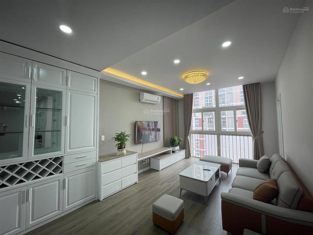Cần bán nhanh căn hộ usilk city dt 100m2 gồm 3pn, 2wc, tầng trung hoàn thiện đẹp, có slot ô tô.