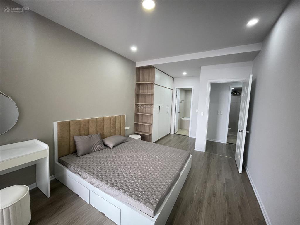 Cần bán nhanh căn hộ usilk city dt 100m2 gồm 3pn, 2wc, tầng trung hoàn thiện đẹp, có slot ô tô.