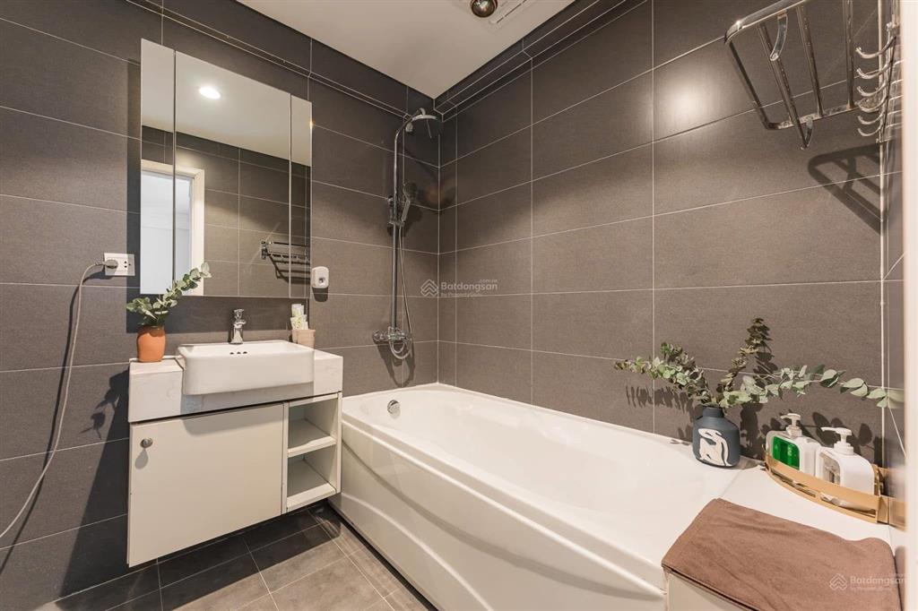 Chủ thiện chí bán nhanh căn hộ the pride. dt 103m2 gồm 3pn, 2wc, tầng trung hoàn thiện đẹp. giá đtư