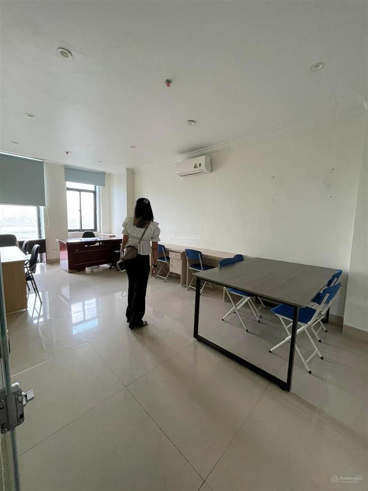 Cho thuê văn phòng tại mễ trì hạ, 10 triệu, 70m2, hàng hiếm tại đẹp, nhiều tiện ích