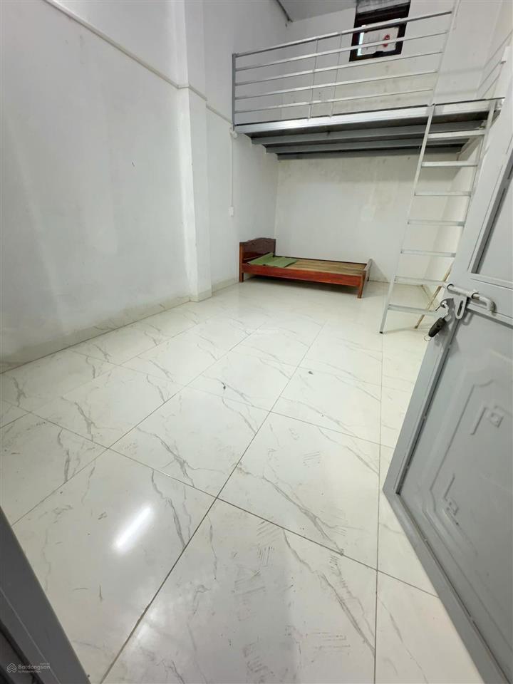 Cho thuê nhà 65m2 ngõ 68 phú diễn, phù hợp vừa ở vừa làm kho