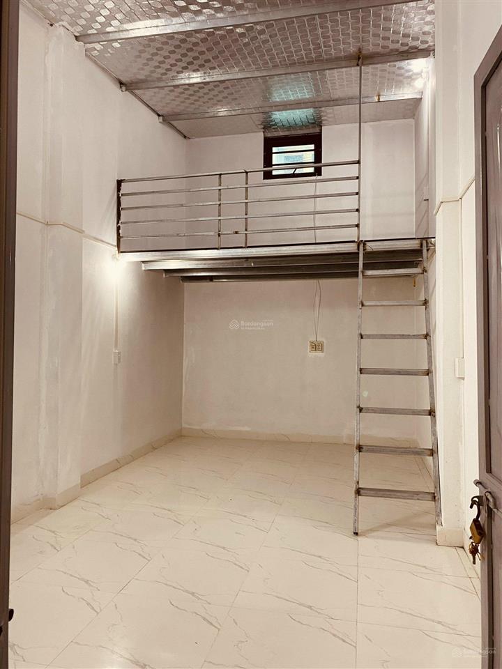 Cho thuê nhà 65m2 ngõ 68 phú diễn, phù hợp vừa ở vừa làm kho