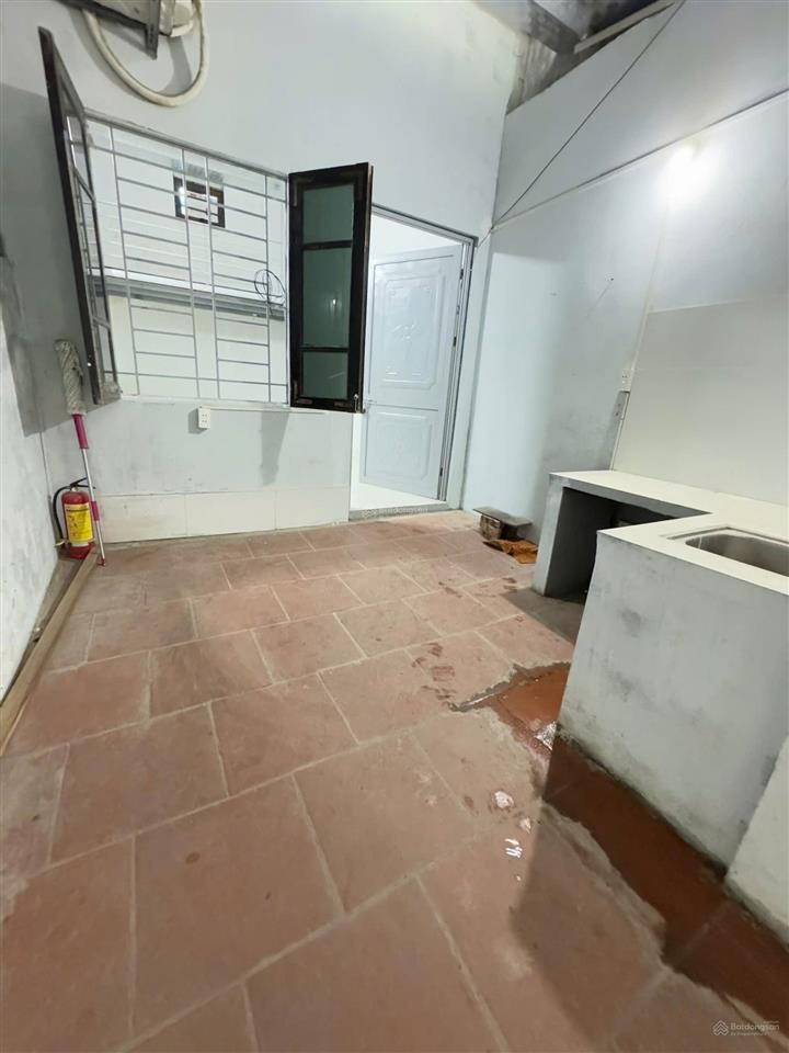 Cho thuê nhà 65m2 ngõ 68 phú diễn, phù hợp vừa ở vừa làm kho