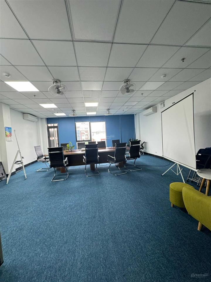Cho thuê văn phòng duy tân dt 130m2 giá 25tr chính chủ giá rẻ tòa nhà mới xây xong