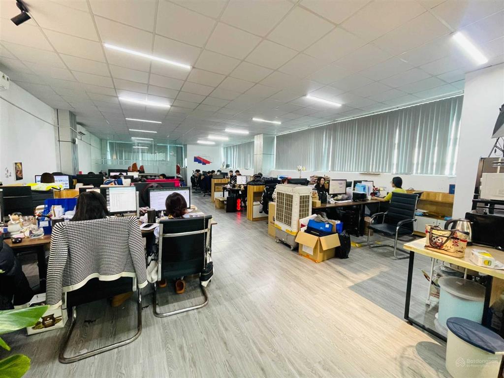 Cho thuê văn phòng duy tân dt 130m2 giá 25tr chính chủ giá rẻ tòa nhà mới xây xong