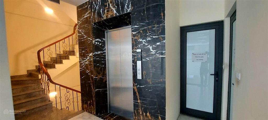 Cho thuê văn phòng duy tân dt 130m2 giá 25tr chính chủ giá rẻ tòa nhà mới xây xong