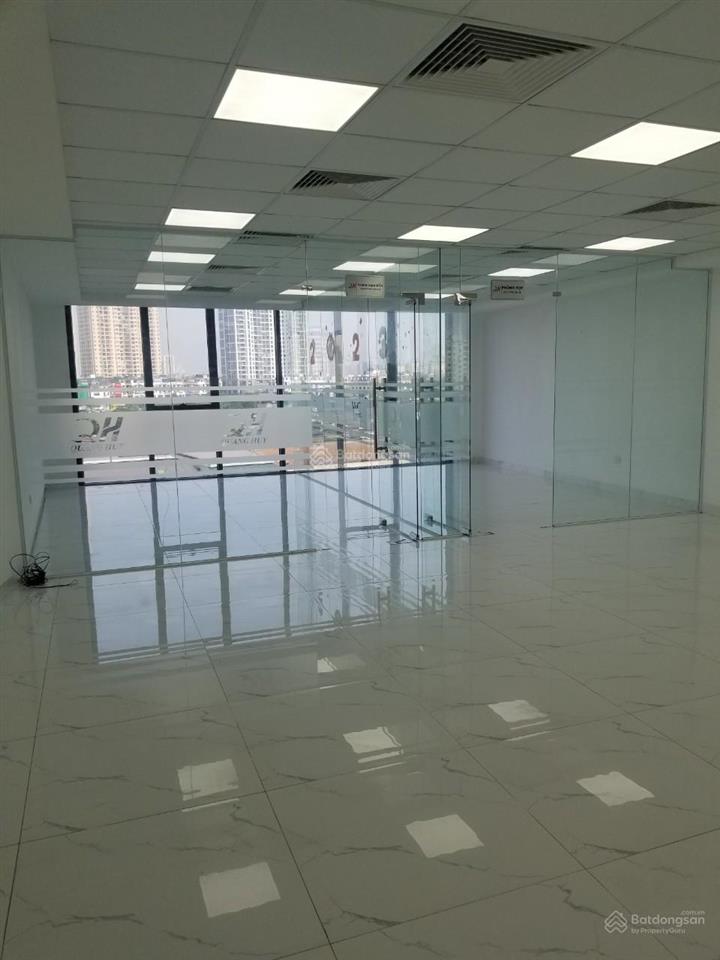 Cho thuê cửa hàng tại giải phóng, 20 triệu/th, 100m2, mặt tiền 10m, hàng hiếm tốt