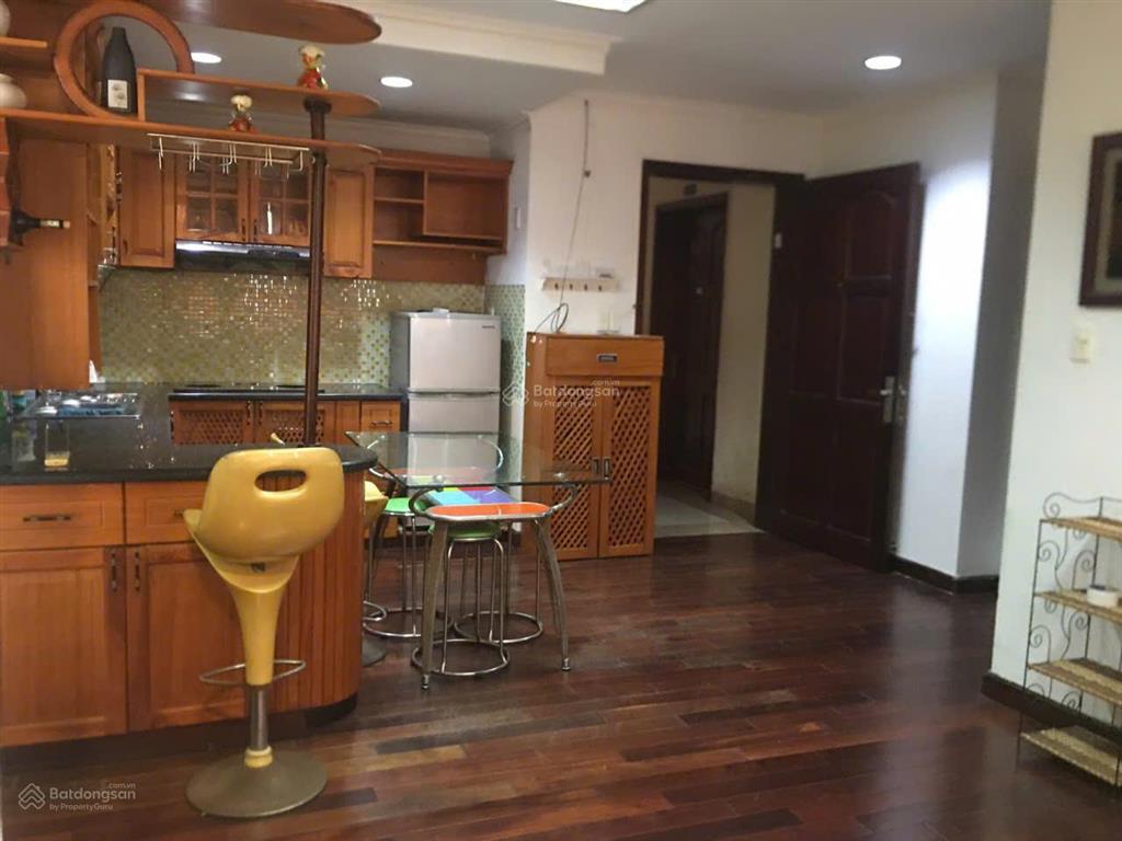Cần cho thuê gấp căn hộ screc tower, quận 3, ngay siêu thị coopmart