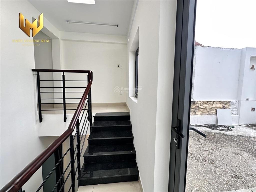 Cho thuê nhà nguyên căn 4pn 3wc, full nội thất mới, ô tô tận cửa, lý phục man quận 7