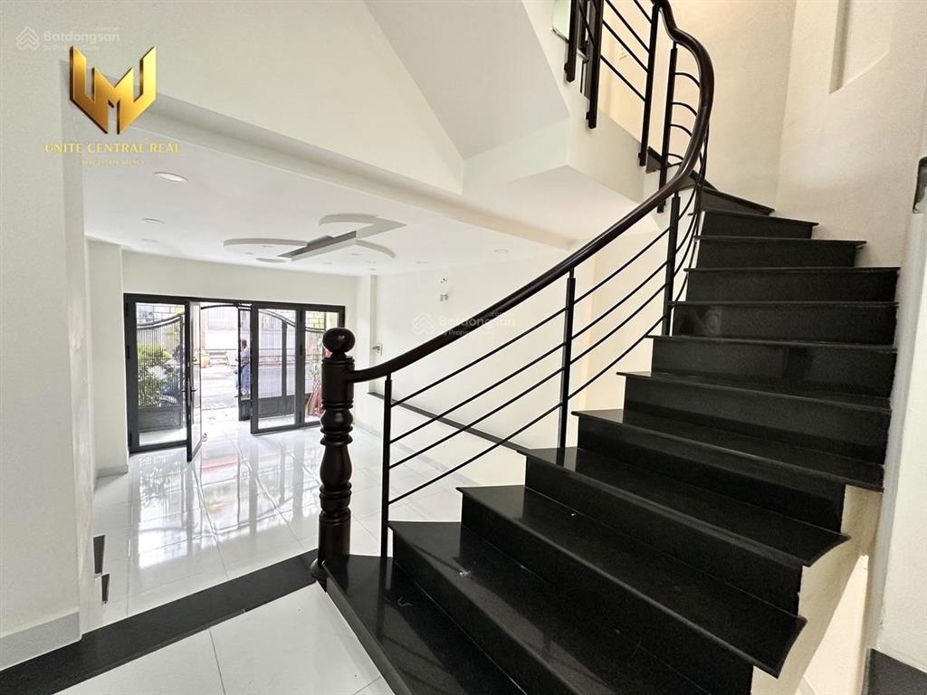Cho thuê nhà nguyên căn 4pn 3wc, full nội thất mới, ô tô tận cửa, lý phục man quận 7