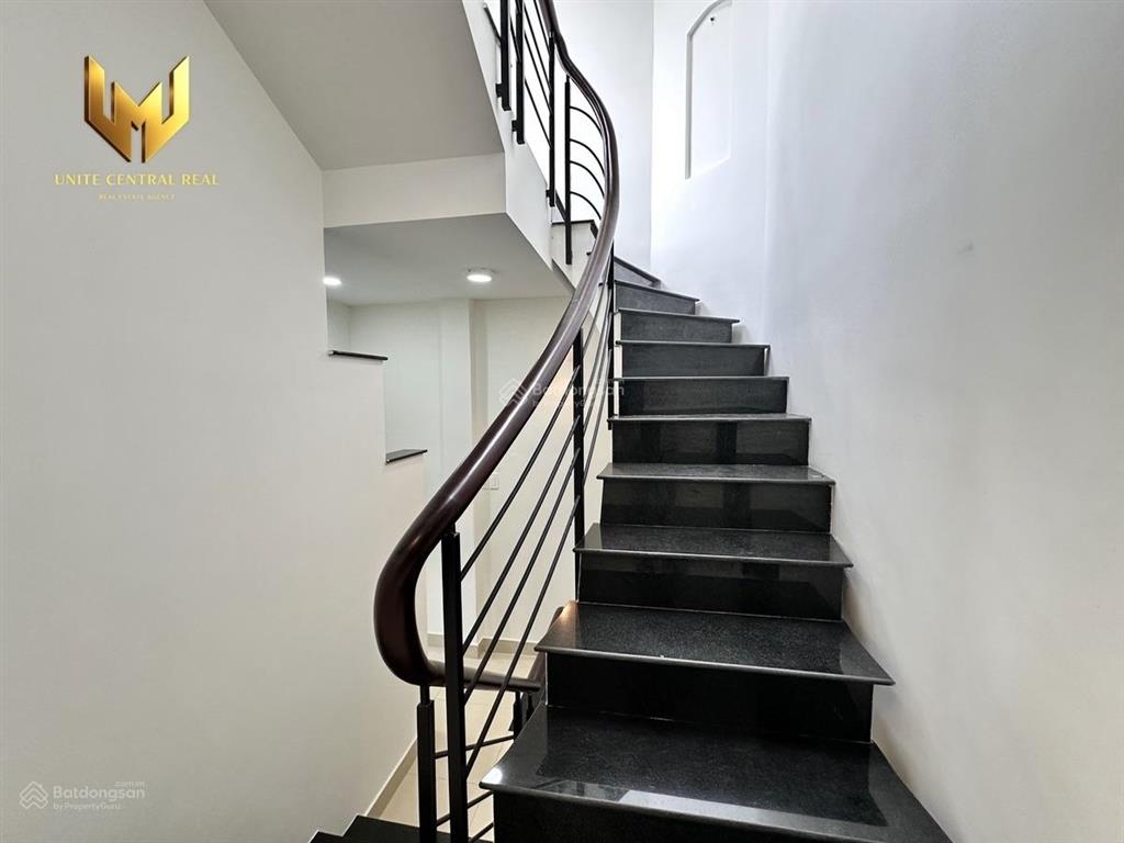 Cho thuê nhà nguyên căn 4pn 3wc, full nội thất mới, ô tô tận cửa, lý phục man quận 7