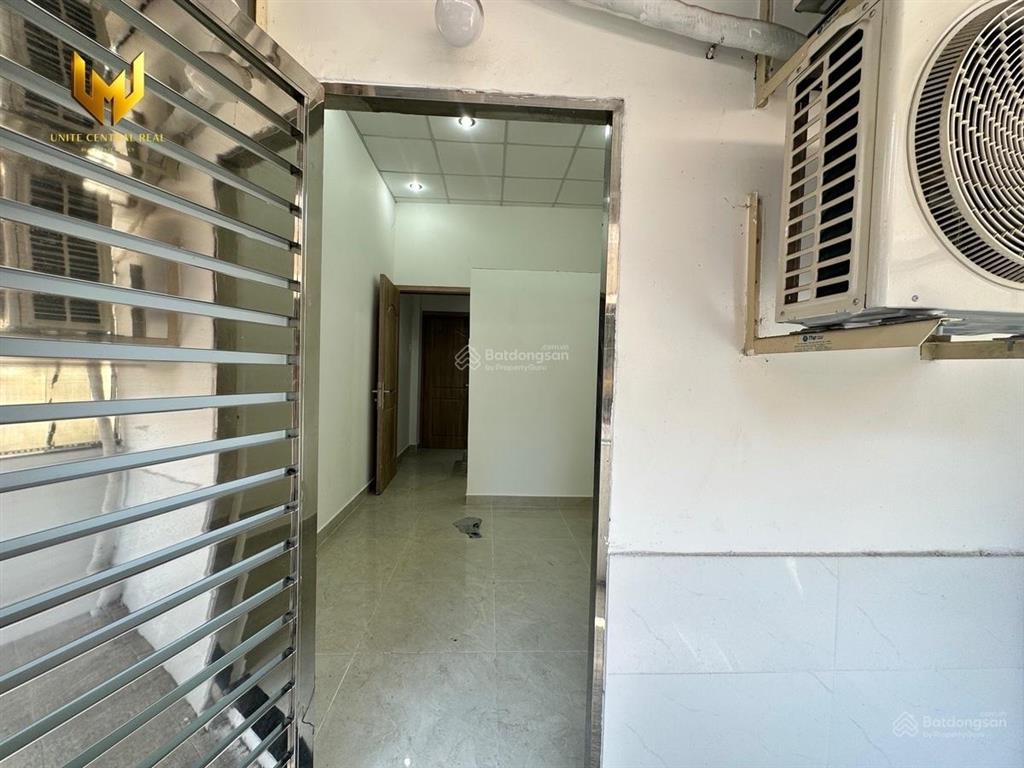 Cho thuê nhà nguyên căn ngay trung tâm quận 1 đường võ văn kiệt, có máy lạnh, dtich 72m2