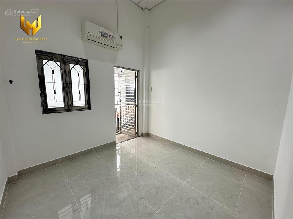 Cho thuê nhà nguyên căn ngay trung tâm quận 1 đường võ văn kiệt, có máy lạnh, dtich 72m2