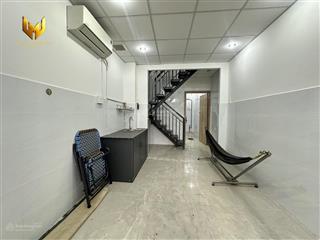 Cho thuê nhà nguyên căn ngay trung tâm quận 1 đường võ văn kiệt, có máy lạnh, dtich 72m2