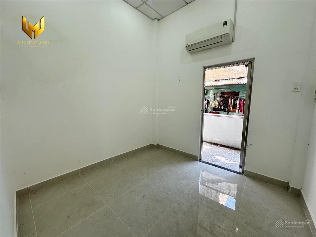 Cho thuê nhà nguyên căn ngay trung tâm quận 1 đường võ văn kiệt, có máy lạnh, dtich 72m2