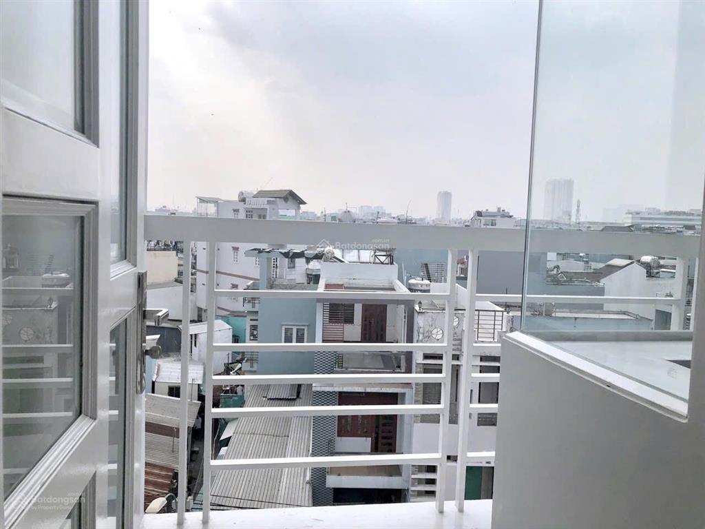 Căn hộ quận 8 rộng 50m2 có ban công, full nội thất, máy giặt riêng