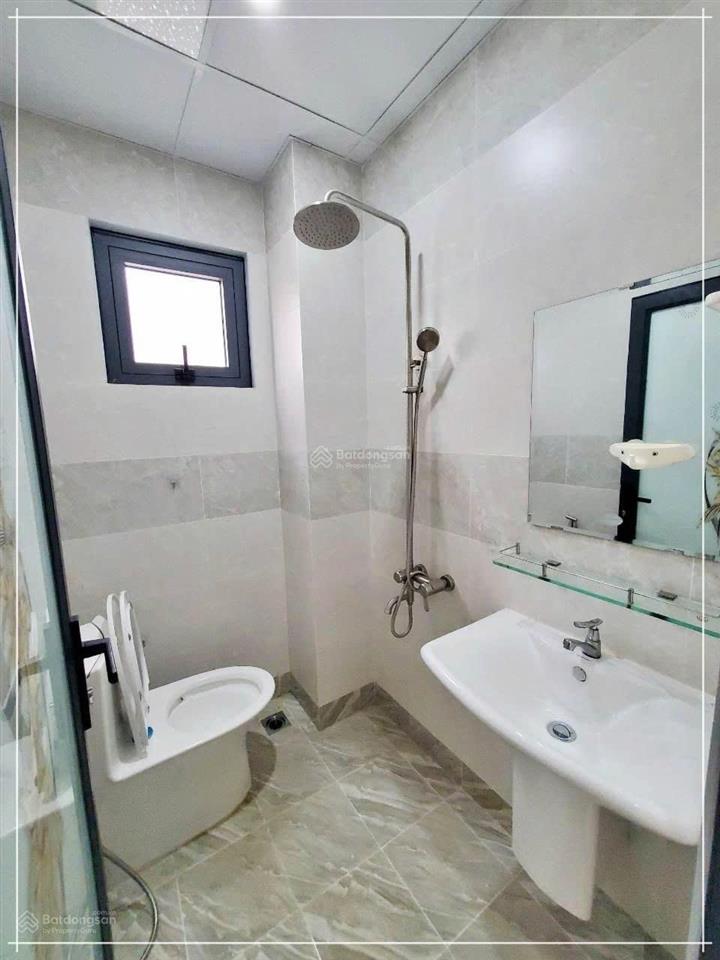 Căn hộ ban công quận 4 ngay khánh hội, đầy đủ nội thất. gần sát bên quận 1