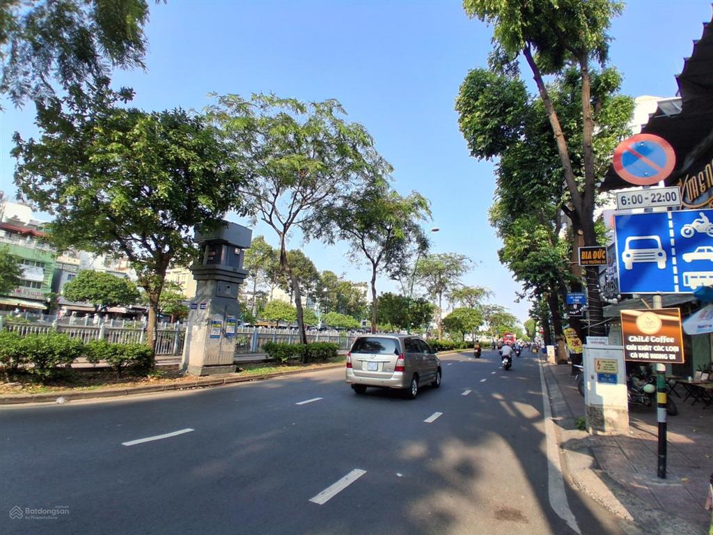 Nhà vừa ở vừa cho thuê, trung tâm thời trang lê văn sỹ, q.3