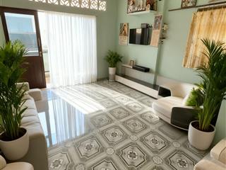 Nhà cấp 4 tiện xây mới 5 tầng, dt 65m2, lô gócnở hậu tài lộc, ngay khu thời trang lê văn sỹ, q.3.