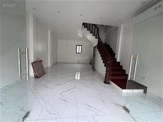 Chính chủ cần bán gấp nhà mặt đường phú diễn 3 mặt thoáng sát trường đh tài nguyên dt 68m , mt 5m5