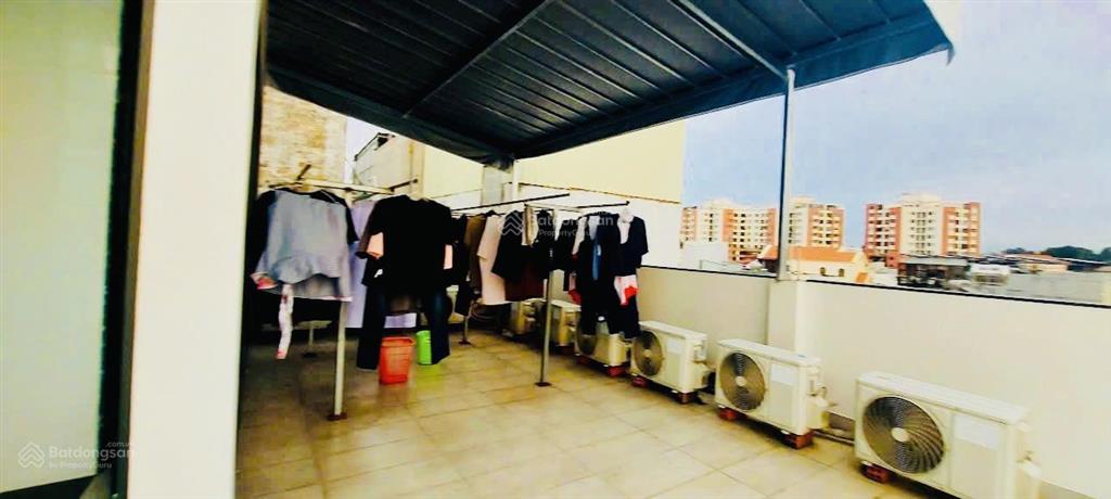 Bán căn hộ dịch vụ 193m2/6tầng/130tr/1th mặt tiền đường linh chiểu, thủ đức