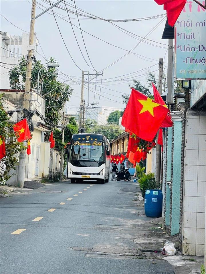 Bán căn hộ dịch vụ 193m2/6tầng/130tr/1th mặt tiền đường linh chiểu, thủ đức