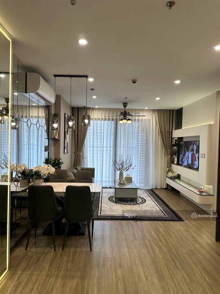 Vin smart city bán căn 2pn1wc 54m2  nội thất như mới  giá 3,740 tỷ bao phí  view bể bơi  sẵn sổ
