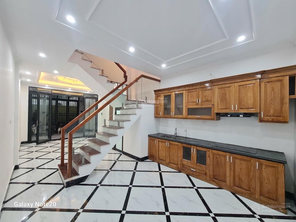 Phân lô giải phóng, ô tô đỗ cửa, sát phố, nhà đẹp ở ngay