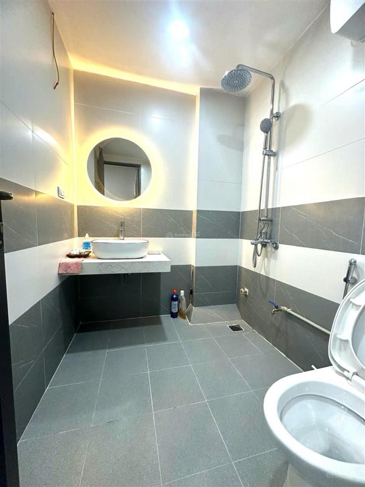 Phân lô kim đồng, 6 tầng thang máy, ô tô đỗ cổng, sát phố, dòng tiền tốt