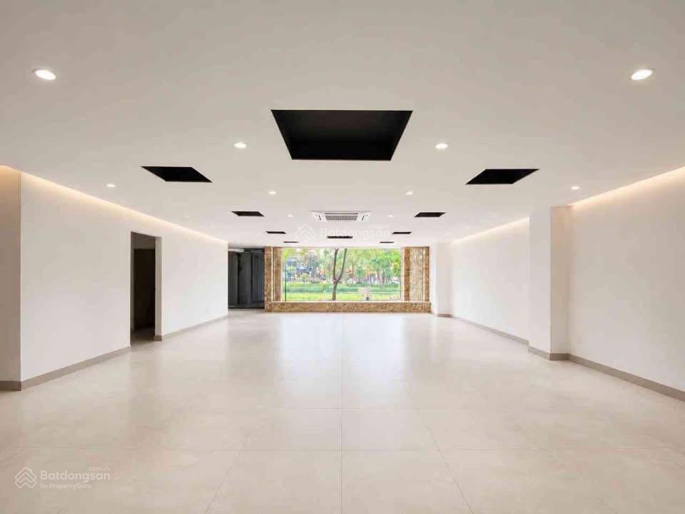 Mặt phố 9 tầng tm, hx lê trọng tấn thanh xuân, dt 200m2 mt9m, lô góc, giá tốt khu vực