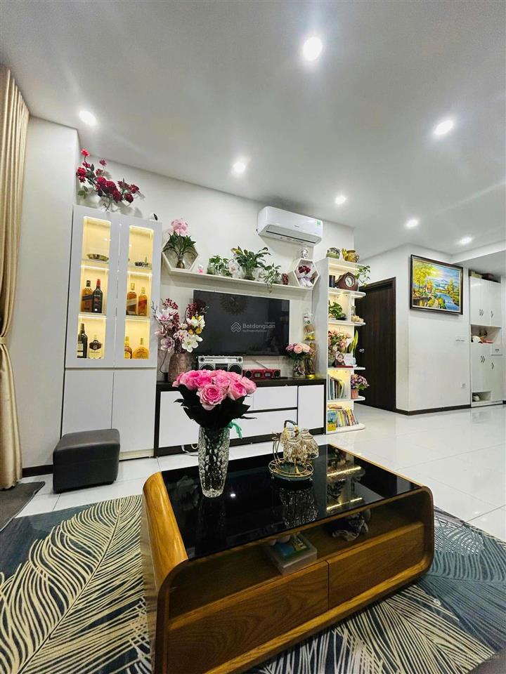 Bán căn hộ 1n1vs 47m giá chỉ 3.250 tỷ full đồ chung cư intracom chân cầu nhật tân,  0369 162 ***