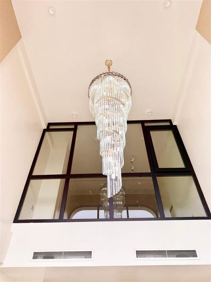 Hiếm! nguyễn khánh toàn 9 tầng vỉa hè oto thang máy văn phòng giá chỉ 30.999 tỷ