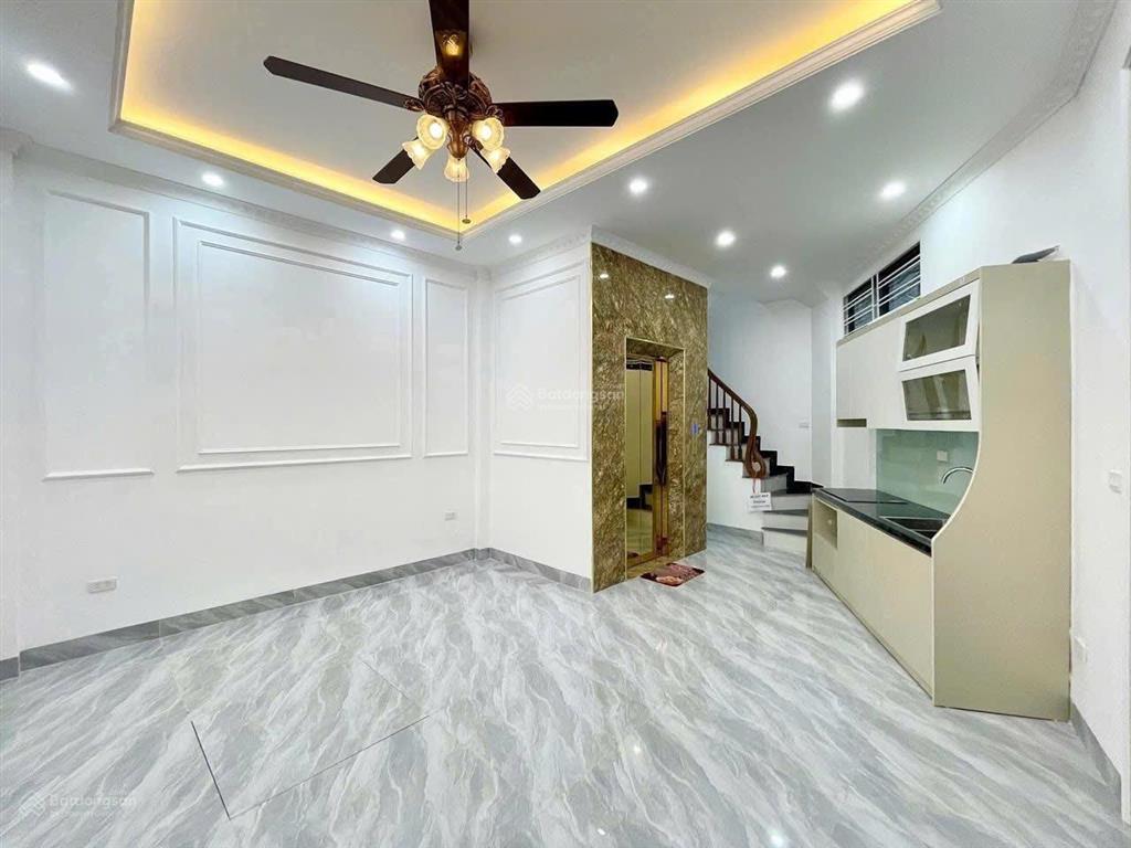 Đống đa 6 tầng thang máy nhà mới koong gần phố 35m chỉ 10.5 tỷ