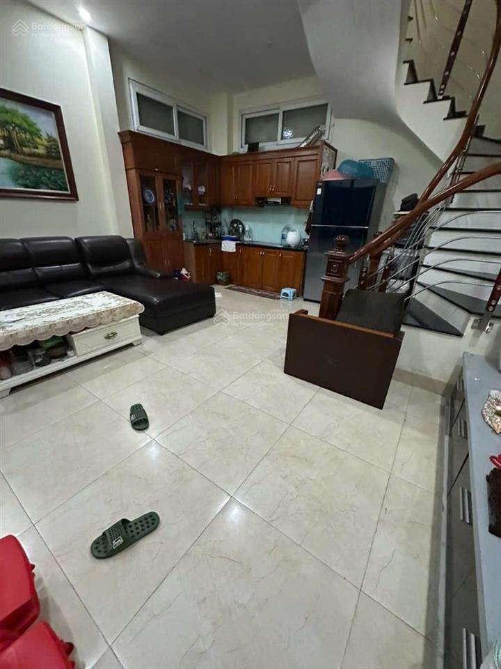 Gốc đề minh khai ,dòng tiền có sẵn ô tô đỗ sát nhà , ngõ rộng thông thoáng ,dân trí cao tiện ích