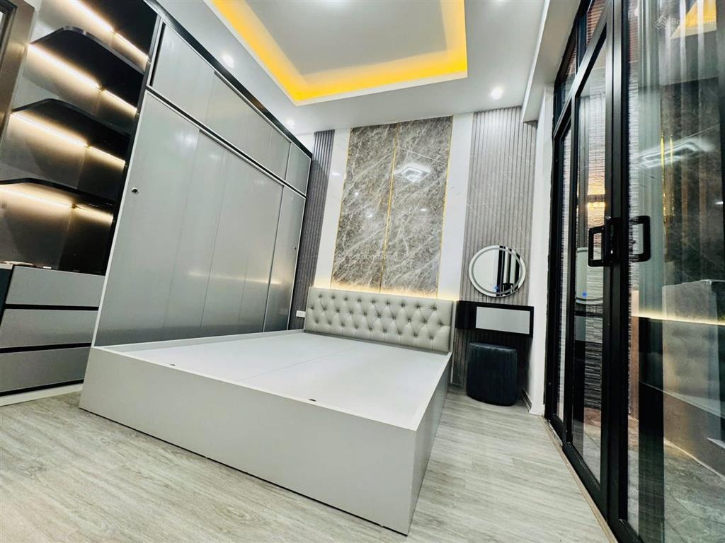 Nhà đẹp gốc đề 45m 5 tầng 4 ngủ dòng tiền 18tr/ tháng . gần chợ trường tiện ích đầy đủ phù hợp ở