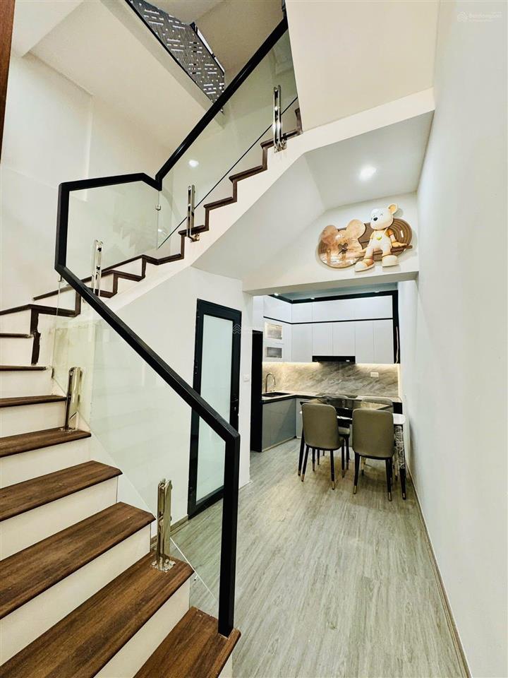 Nhà đẹp gốc đề 45m 5 tầng 4 ngủ dòng tiền 18tr/ tháng . gần chợ trường tiện ích đầy đủ phù hợp ở