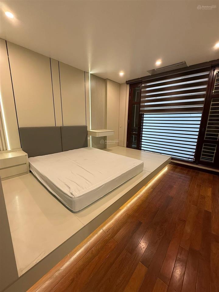 Cực hiếm .nhà minh khai sân vườn thoáng trc sau 58m 5 ngủ , cầu thang gỗ lim nội thất xịn ô tô gân