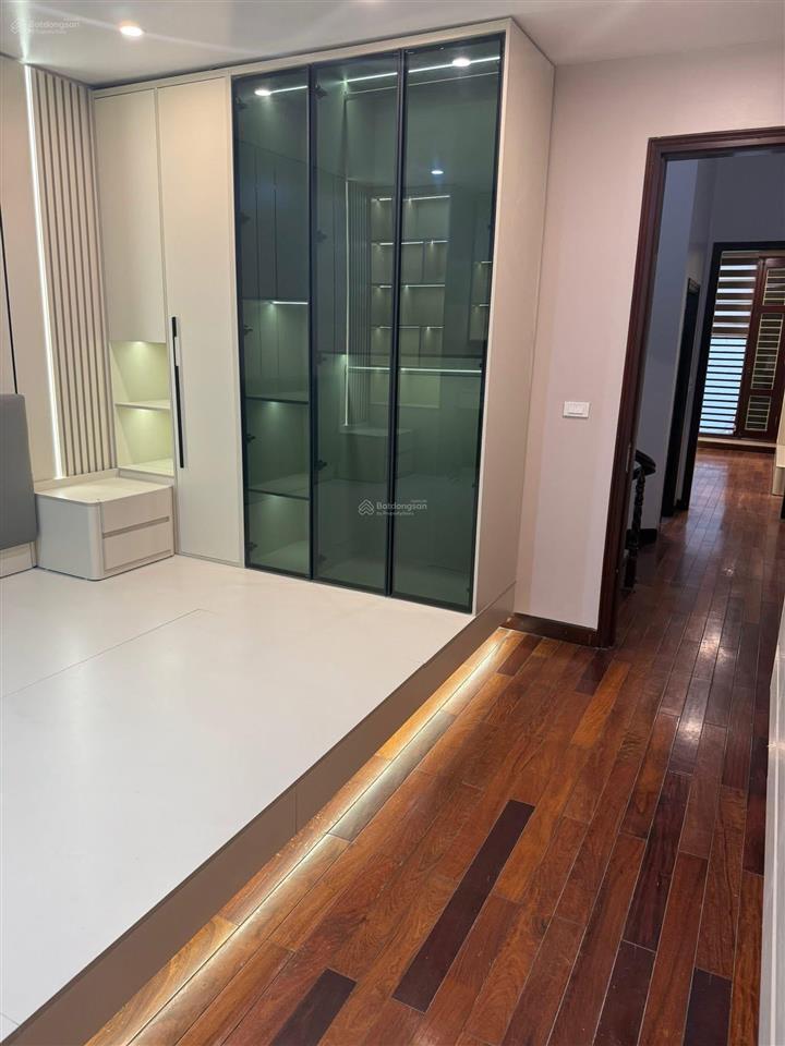 Cực hiếm .nhà minh khai sân vườn thoáng trc sau 58m 5 ngủ , cầu thang gỗ lim nội thất xịn ô tô gân