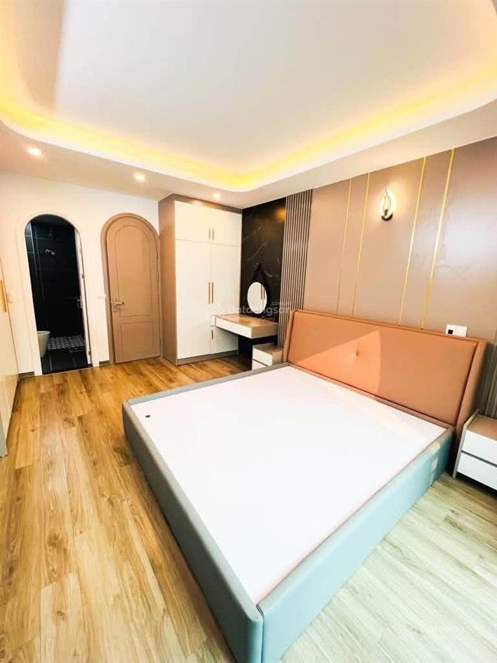 Nhỉnh 7tỷ. thật luôn trương định 37m2*6 tầng thang máy  vf3 đỗ cửa ngõ thông gần bách  kinh  xây